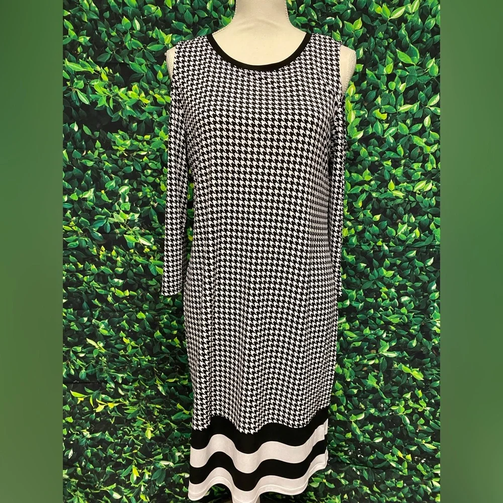 Michael Kors Cold Shoulder Black and White Houndstooth Dress Size Medium
